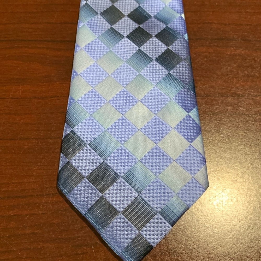 Necktie, 100% Silk, Blue Ombre Diamond Pattern, 3” wide